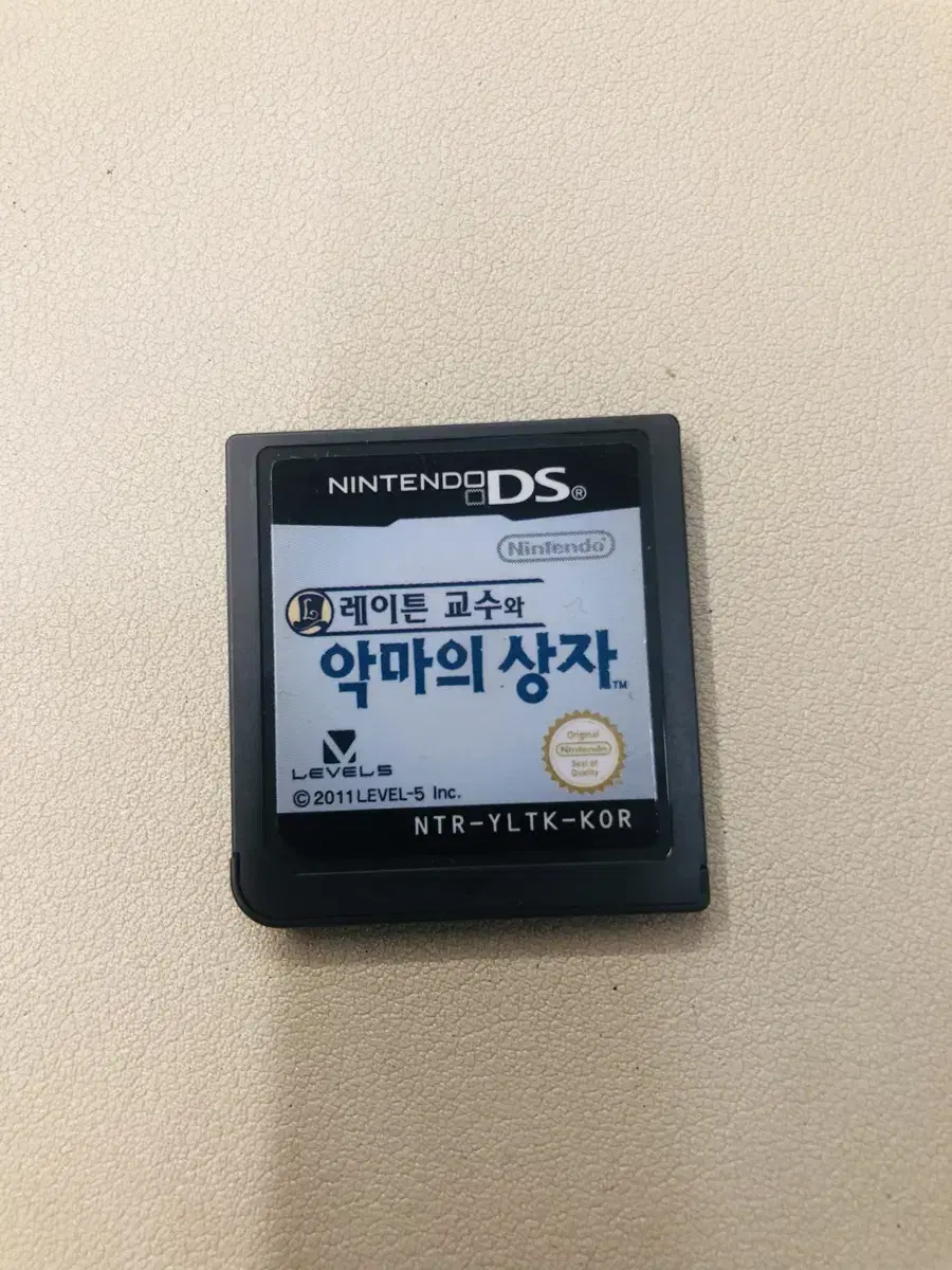 닌텐도 DS 레이튼 교수와 악마의 상자